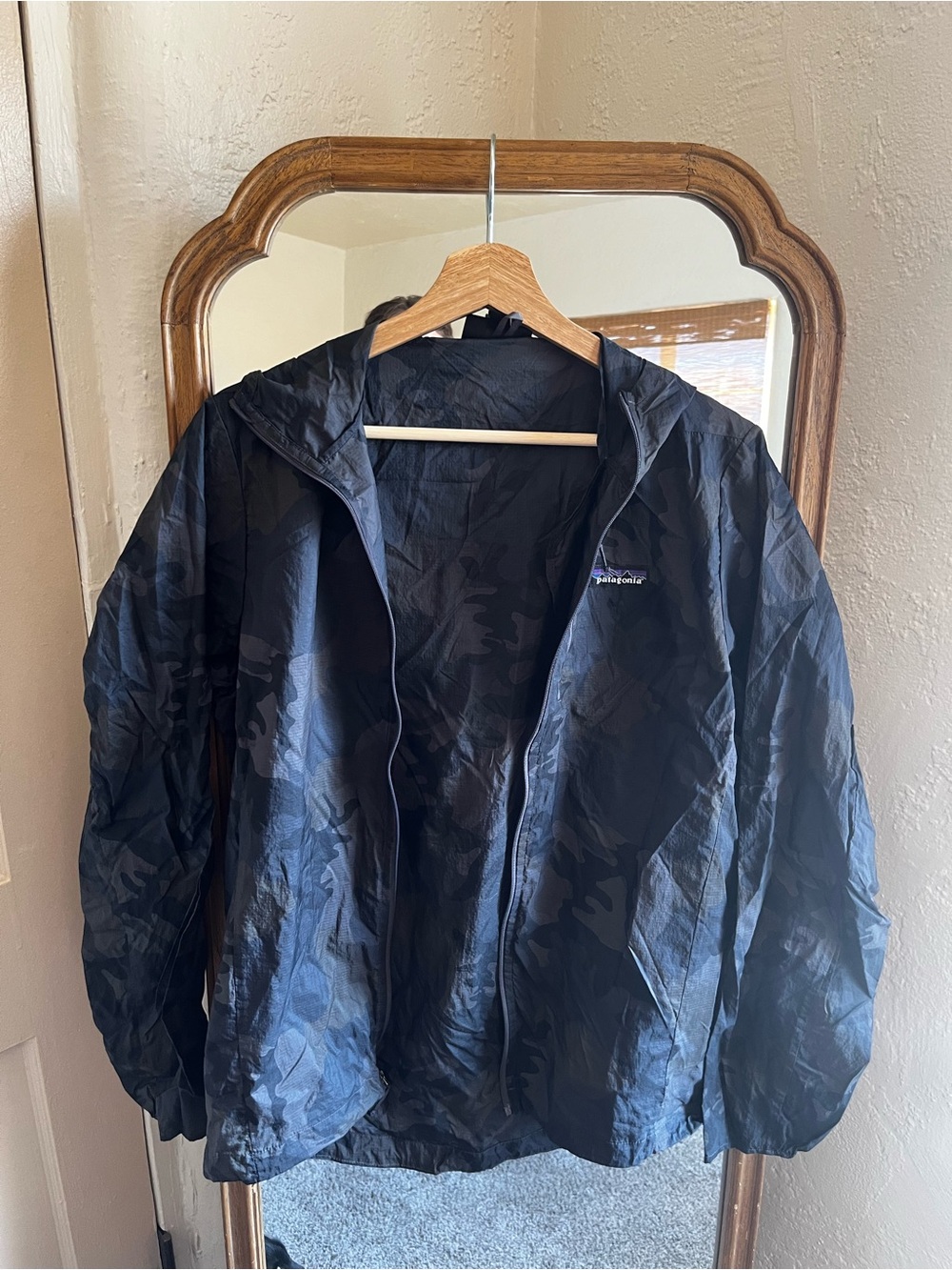 Patagonia Black/Charcoal Camo Hooded Windbreaker - Picture 3 of 4